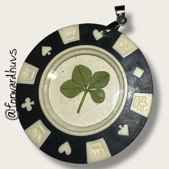 Poker Chip Pendant – Preserved Four-Leaf Clover – 925 Bail - Picture 4 of 8